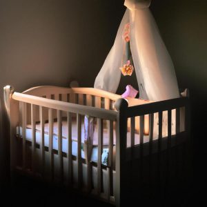 jak objawia się lęk separacyjny u niemowlaka